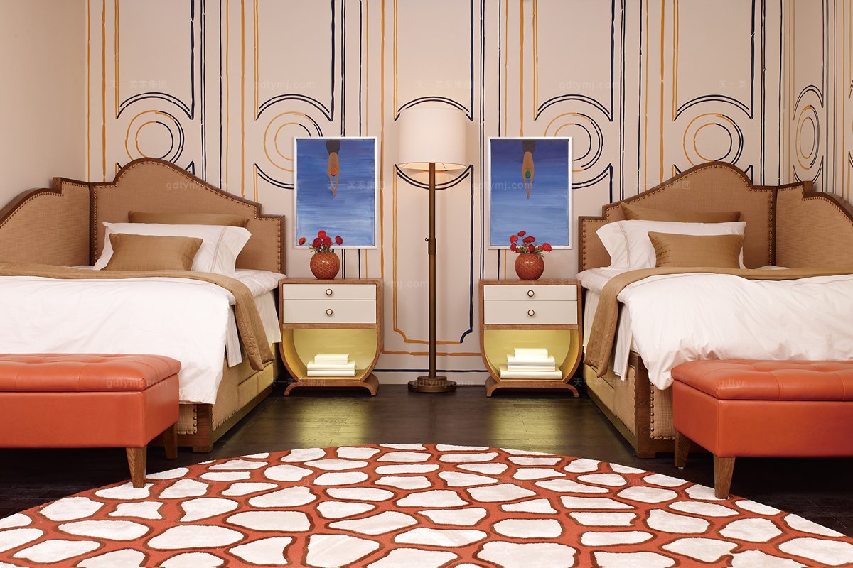 高端品牌美式黃色真皮兒童床（左）