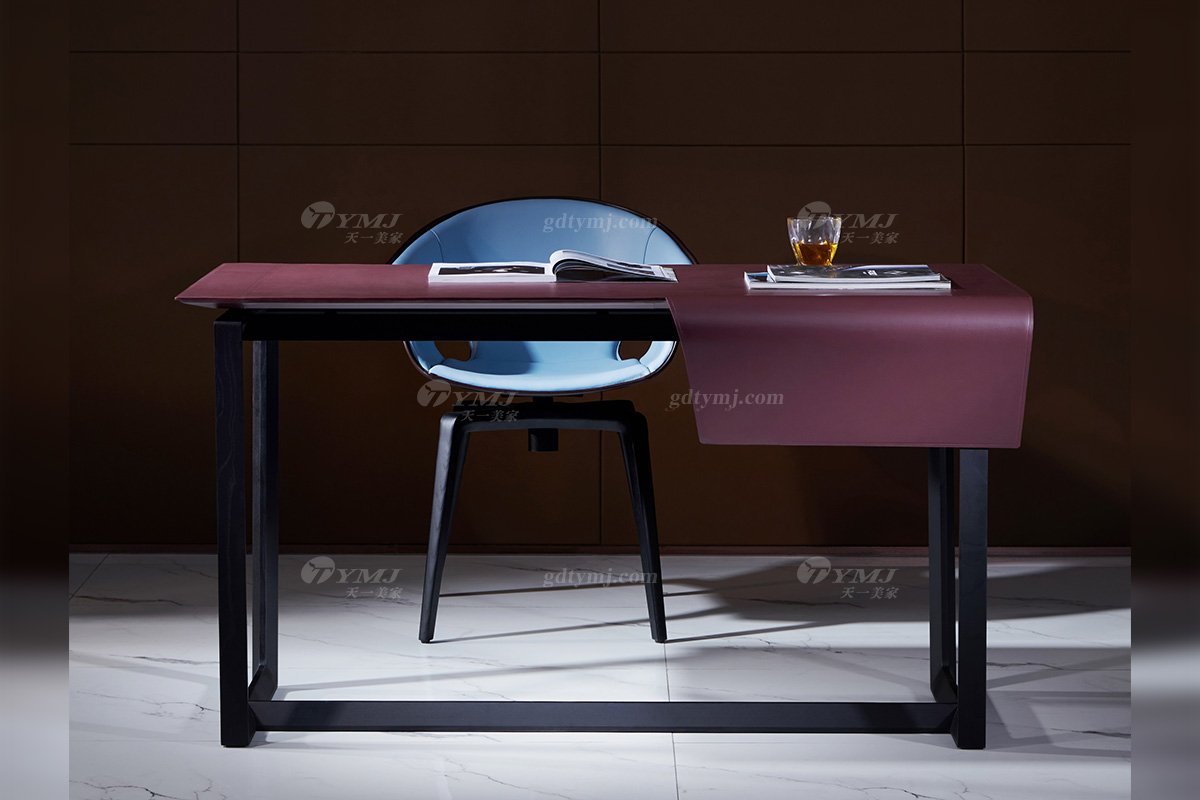 現(xiàn)代輕奢家具高端別墅家具品牌時尚馬鞍皮藝+進(jìn)口白蠟實木書桌SZ-01書桌場景