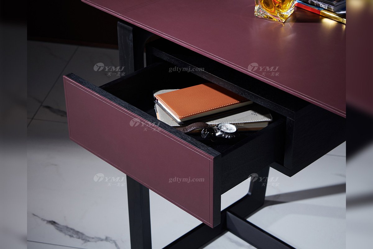 現(xiàn)代輕奢家具高端別墅家具品牌時尚馬鞍皮藝+進(jìn)口白蠟實木書桌SZ-01書桌場景2