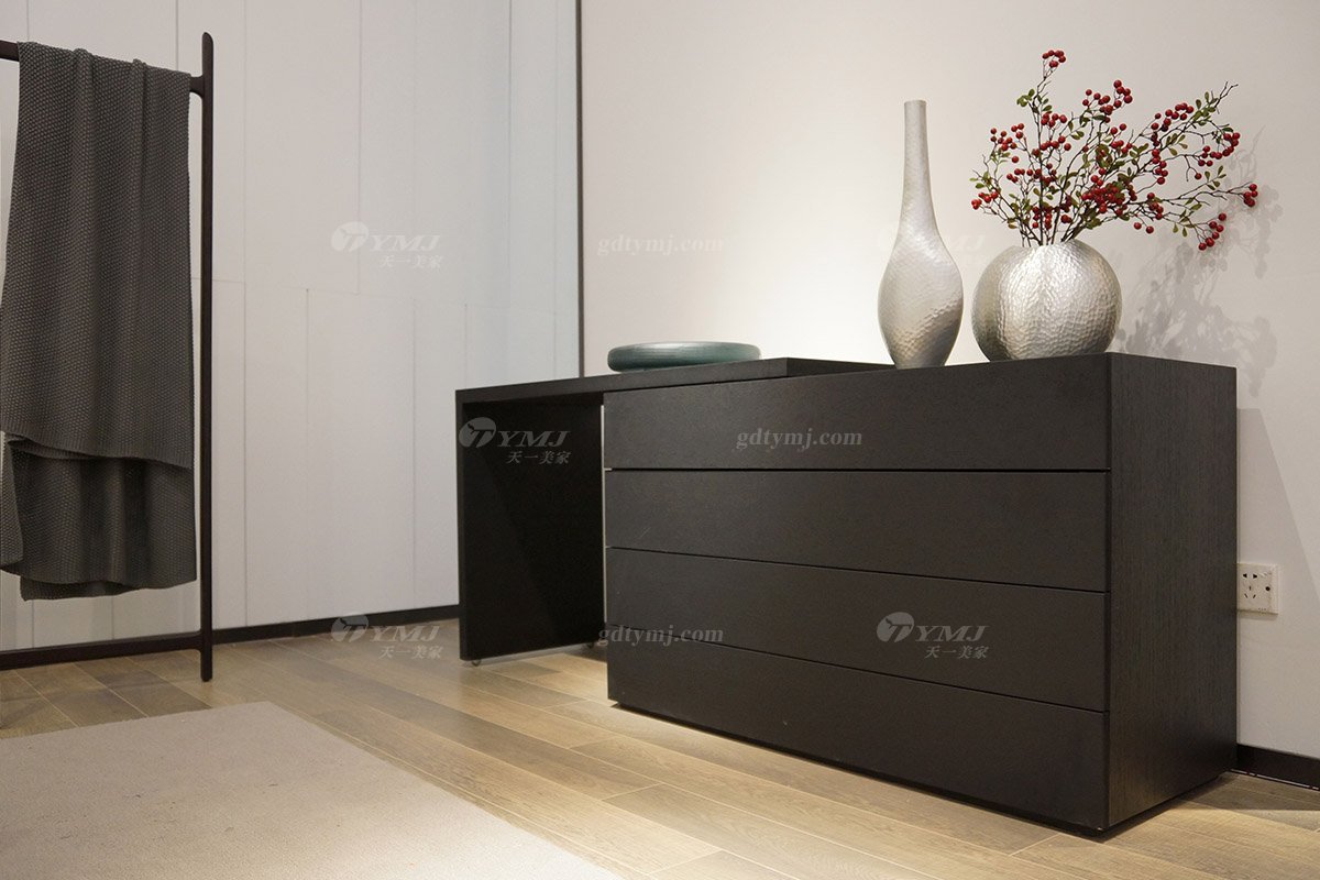 意式極簡風(fēng)格高端別墅家具現(xiàn)代輕奢時(shí)尚客廳實(shí)木煙熏黑橡色邊柜LH1526邊柜場景