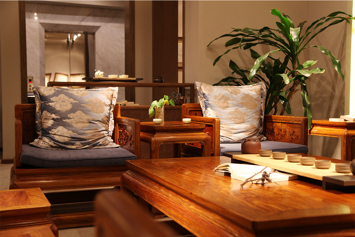 天一美家實木布藝沙發